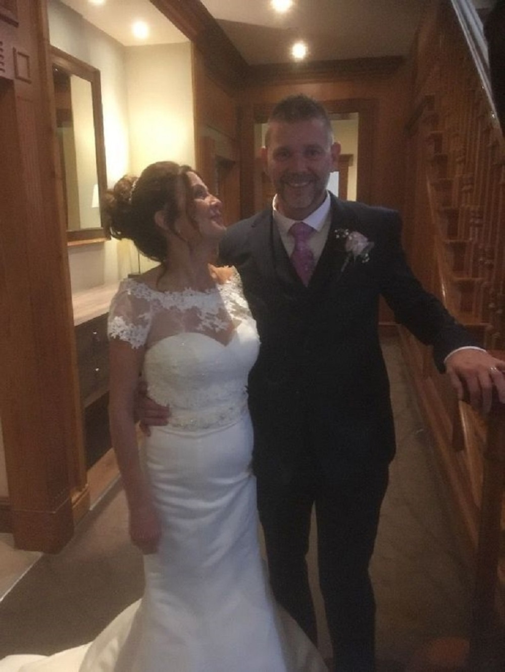 Dva dana nakon venčanja iz snova, jedan čovek im je saopštio da neće još dugo biti srećni... Ta osoba je lekar!