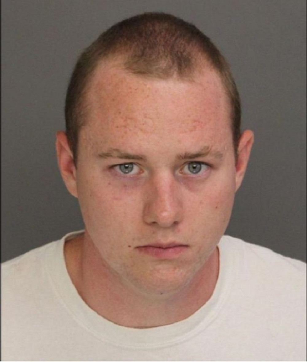 Tinejdžer (19) upucao rođaka (17) zbog grickalice!