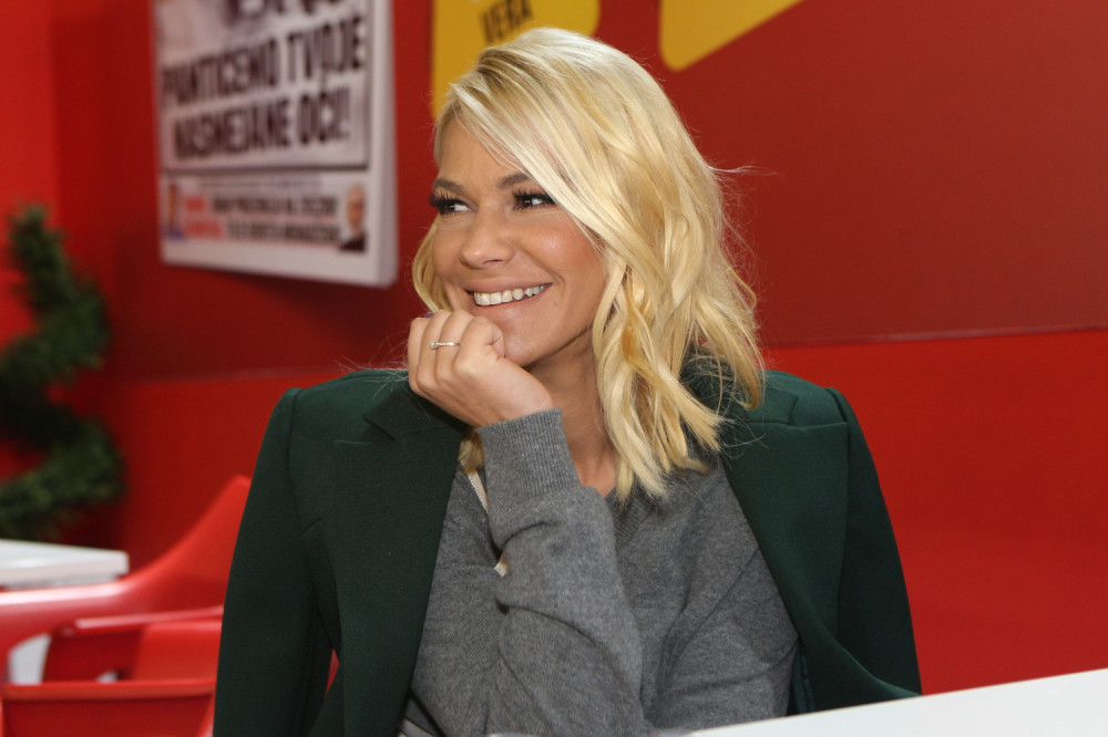 Svi gledaju u KOSU Nataše Bekvalac! Večita plavuša zaprepastila transformacijom! (FOTO)