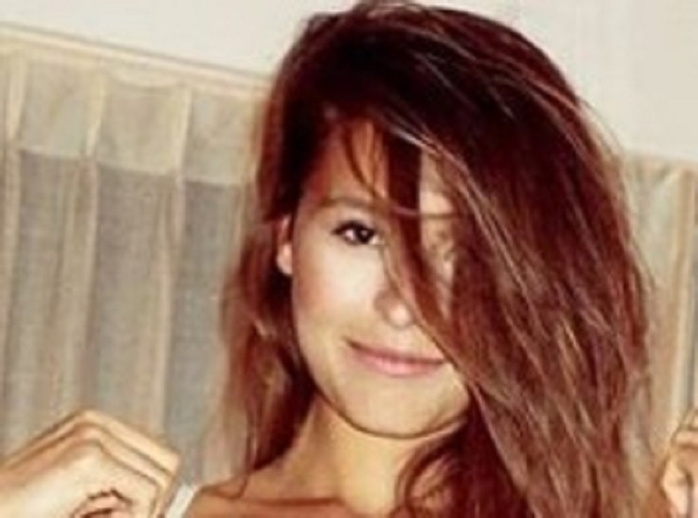 Skida se po hramovima i pokazuje međunožje! A tek da joj vidite fotke na Instagramu! (FOTO)