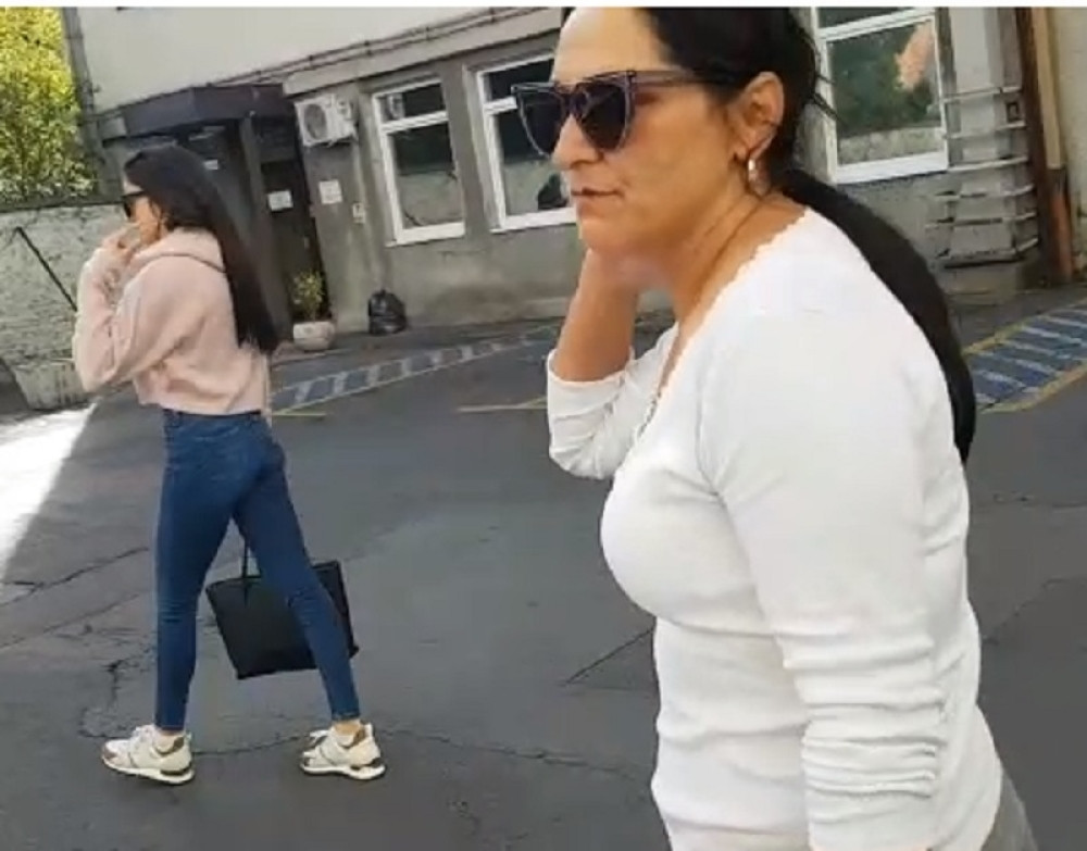 UŽURBANIM KORAKOM RODITELJI NAPUSTILI BOLNICU: Ovo su svi detalji zdravstvenog stanja Darka Lazića!