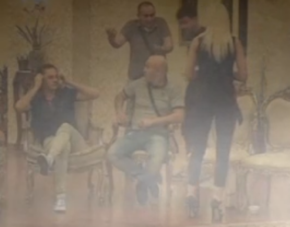 UDARIO GA ČELOM, PA ŠČEPAO ZA VRAT! Ivan Marinković i Baki B3 u stravičnom okršaju!