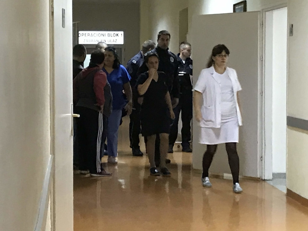 Svi se plaše da mu daju anesteziju, organizam mu je jako slab... Lekari progovorili o veštačkoj komi Darka Lazića!