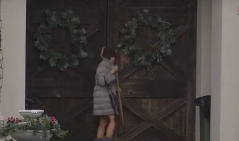 ULAZI U ZADRUGU I IZVODI LUNU KUĆI, A NIJE ANABELA Nesvakidašnji obrt, spremna je na sve samo da je izvuče iz PAKLA!