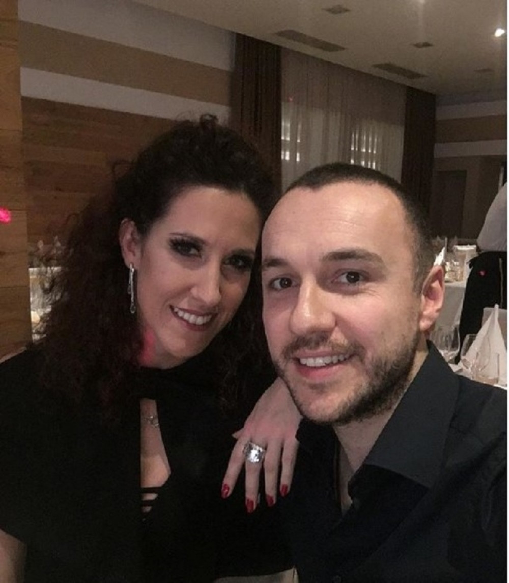 KOMŠIJE SU PRIČALE DA JE NAPUSTIO STAN I OTIŠAO OD ŽENE I DECE: Bane Mojićević otkrio šta se desilo sa njegovim brakom posle krize