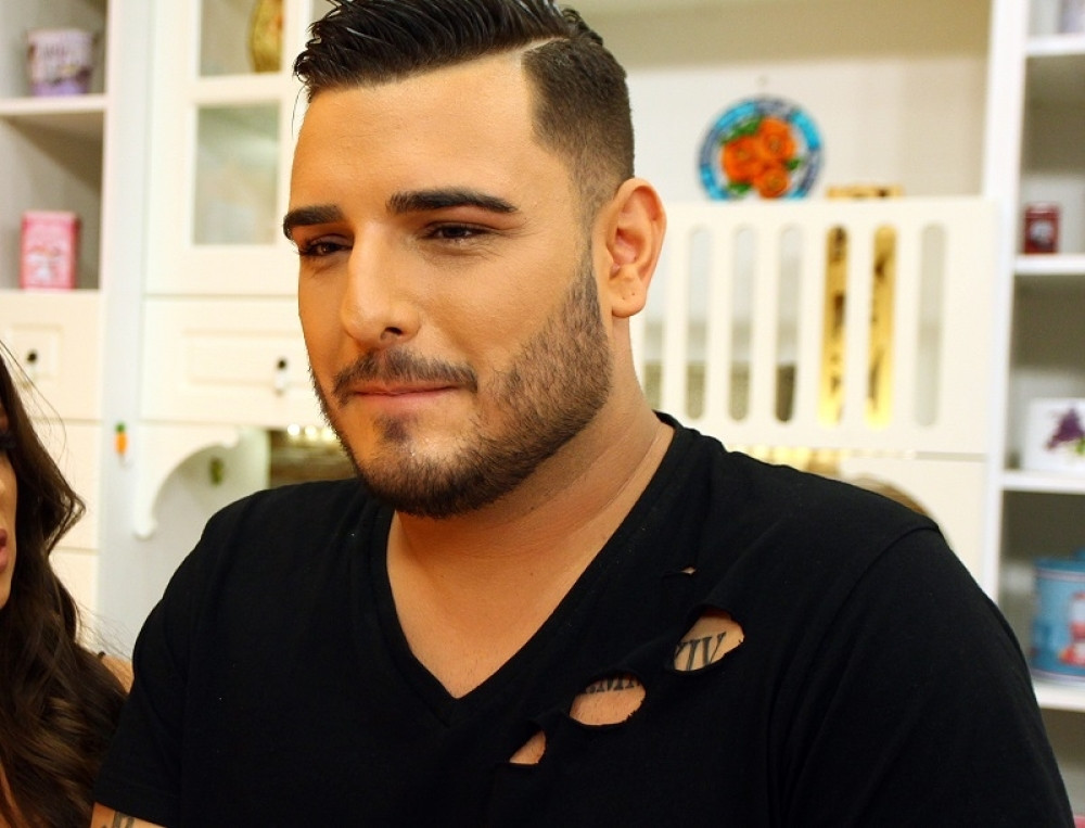 DARKO LAZIĆ KOMUNICIRA SA LEKARIMA Stručnjaci objasnili zašto su morali da ga uvedu u komu i kako  ga izvode iz besvesnog stanja!