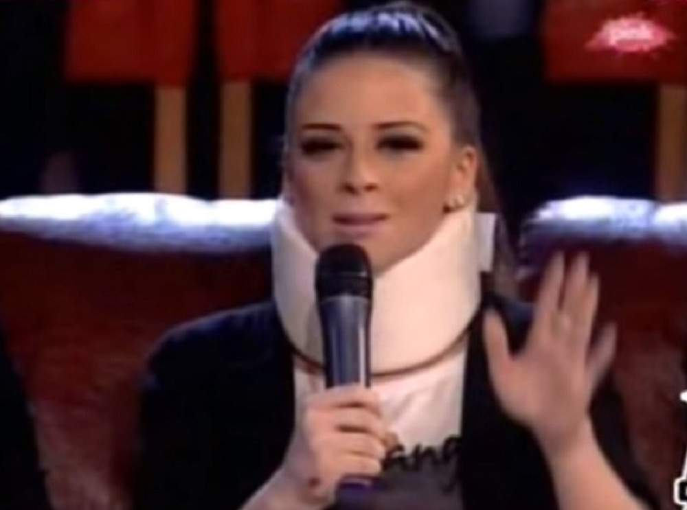 JAVNOST JE DRHTALA ZBOG ANE SEVIĆ, A DARKO LAZIĆ JE BDIO NAD NJOM Sećate se pevačicine teške saobraćajne nezgode? (VIDEO)