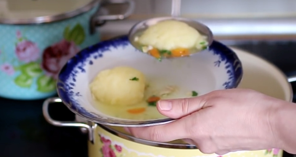 TAJNA ZA NAJBOLJE KNEDLE OD GRIZA Najlepši dodatak za domaću supu (RECEPT)