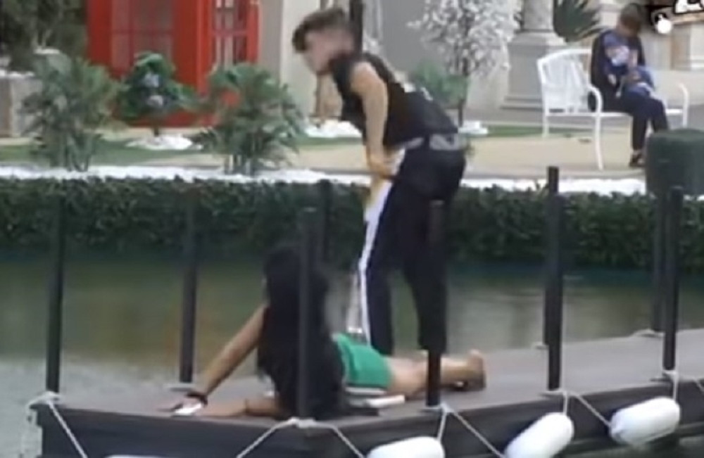 DAVID DOŽIVEO NERVNI SLOM Počeo da šutira sve oko sebe, zamalo Aleksandra da nastrada! Na ivici su raskida! (VIDEO)