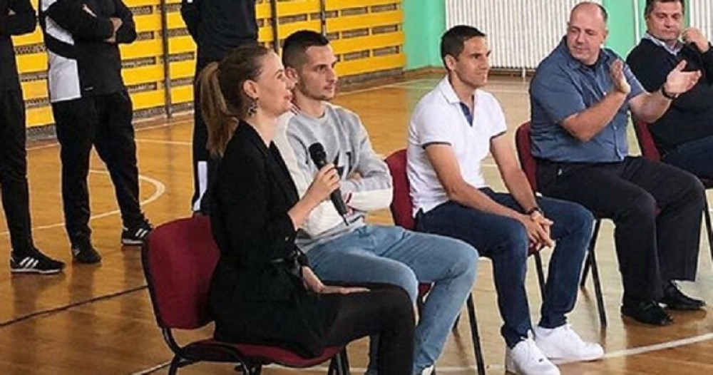 Partizan promoviše školu fudbala, evo kako su mališani reagovali kada su ih ljubimci posetili (FOTO+VIDEO)