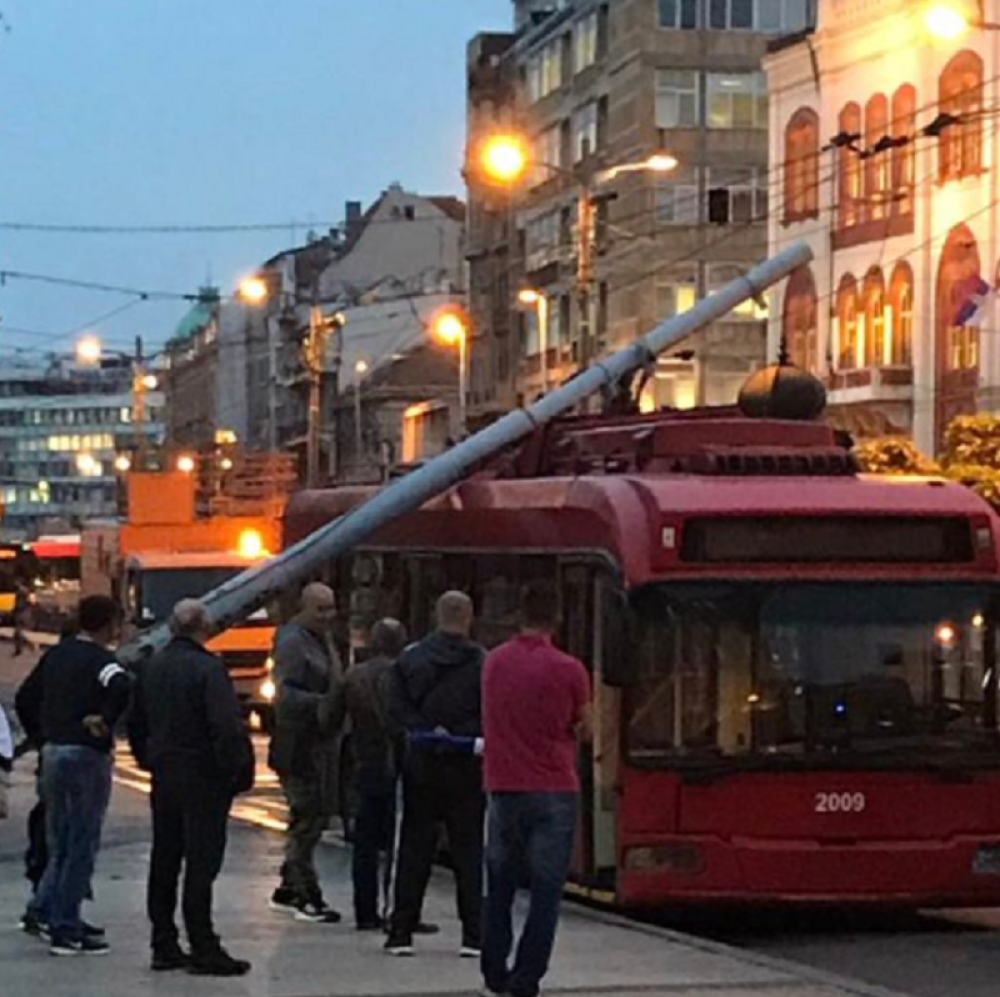 Visoka bandera pala na trolu!