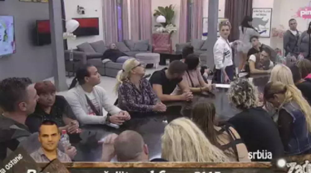 MAJKA JE TUKLA DO KRVI I IZBILA JOJ ZUBE: Isplivala nastrožija čuvana tajna porodice OVE ZADRUGARKE!