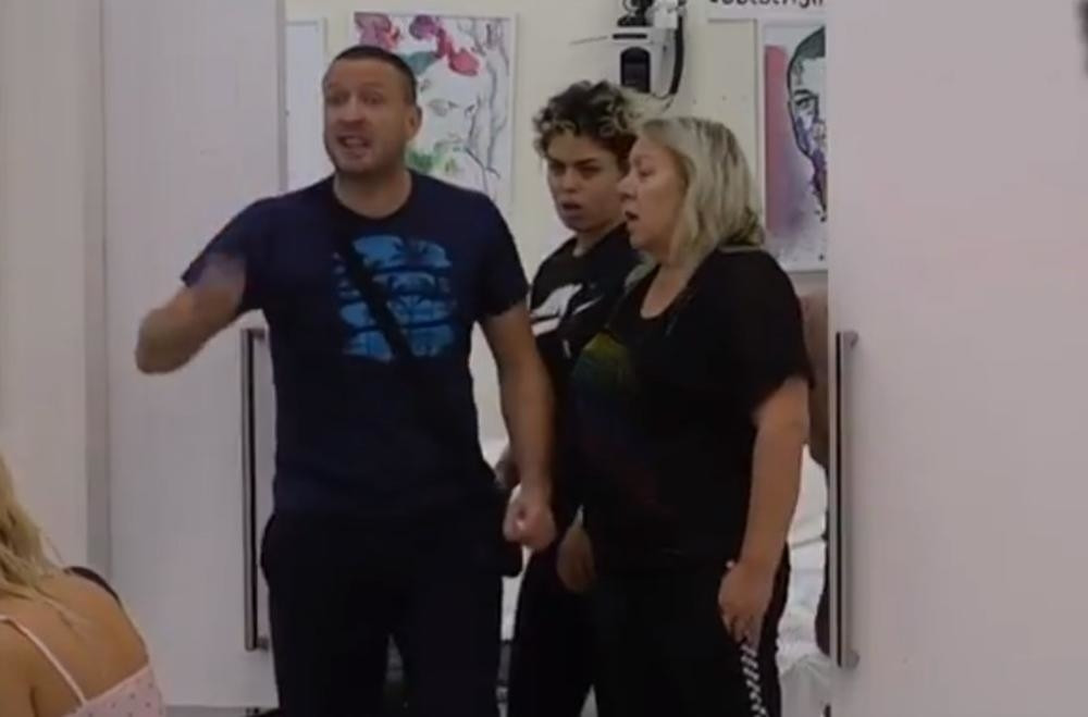 Klošarko, ti nisi čovek, ti si ološ!