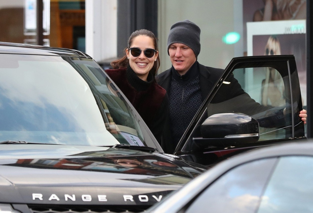 Ljudi, osvrnite se, možda su baš PORED VAS! Slavni par UŽIVA U BEOGRADU, pogledajte gde je Ana odvela Švajnija! (FOTO)