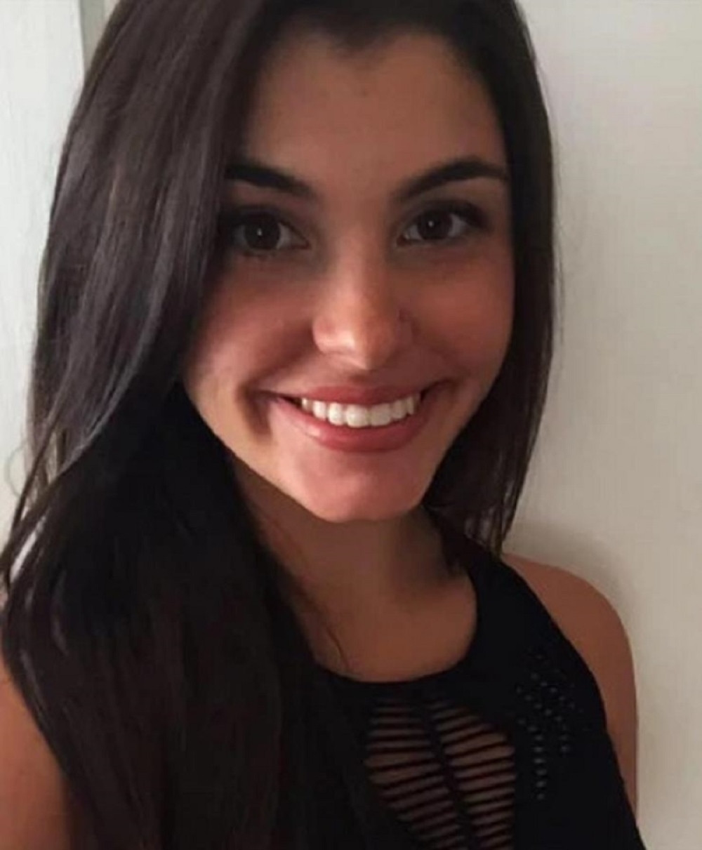 Prelepa studentkinja pojela palačinku i preminula! Hrana joj zapala u dušnik, a onda je PALA NA ZEMLJU!