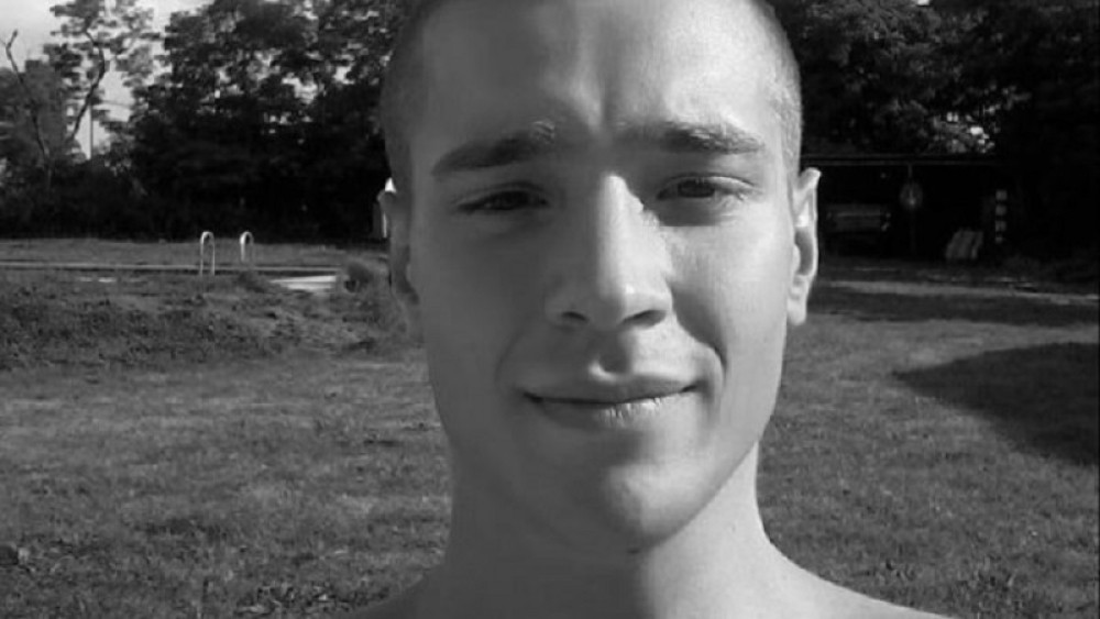 Ranjeni Stefan lupao je po vratima stanova i tražio pomoć, ali nije mu bilo spasa!