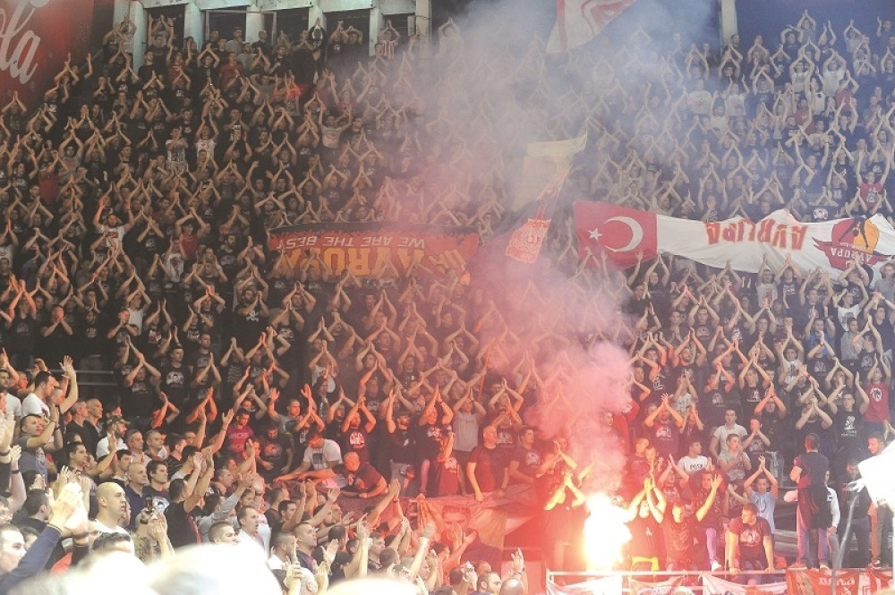 Ovako su navijači Crvene zvezde odali poštu ubijenom Marku Ivkoviću! (FOTO)