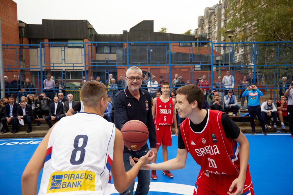 Na Novom Beogradu otvoren košarkaški teren "Predrag Danilović" (FOTO)