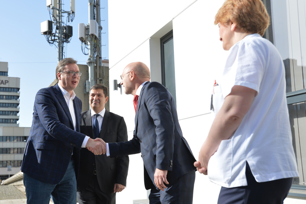 Povećanje plata: Predsednik otkrio koliko će ubuduće primati lekari i medicinske sestre