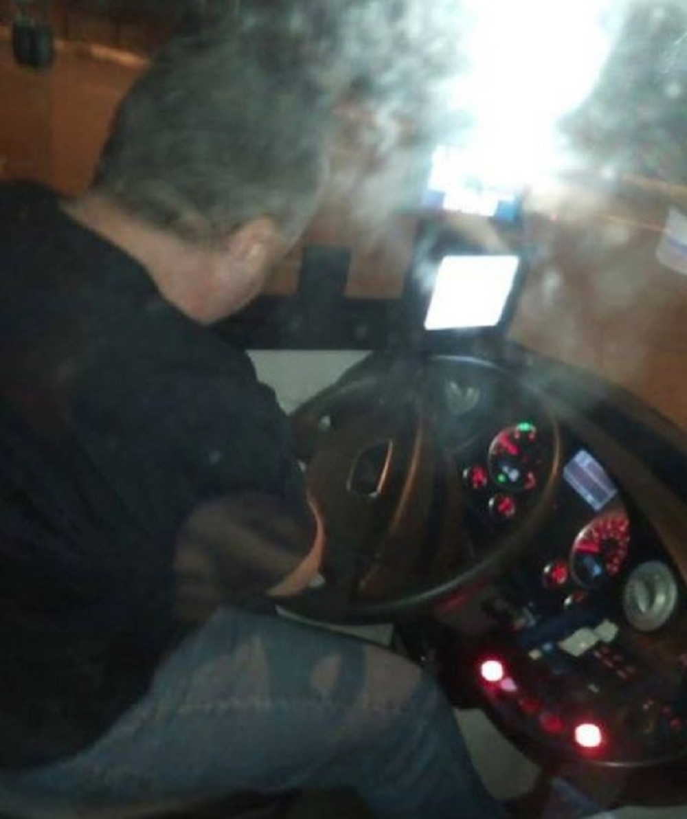 Vozač bukadžija počeo da viče na baku koja je imala šlog, pa priklještio ruku devojci koja mu je rekla da se ne ponaša lepo (FOTO)