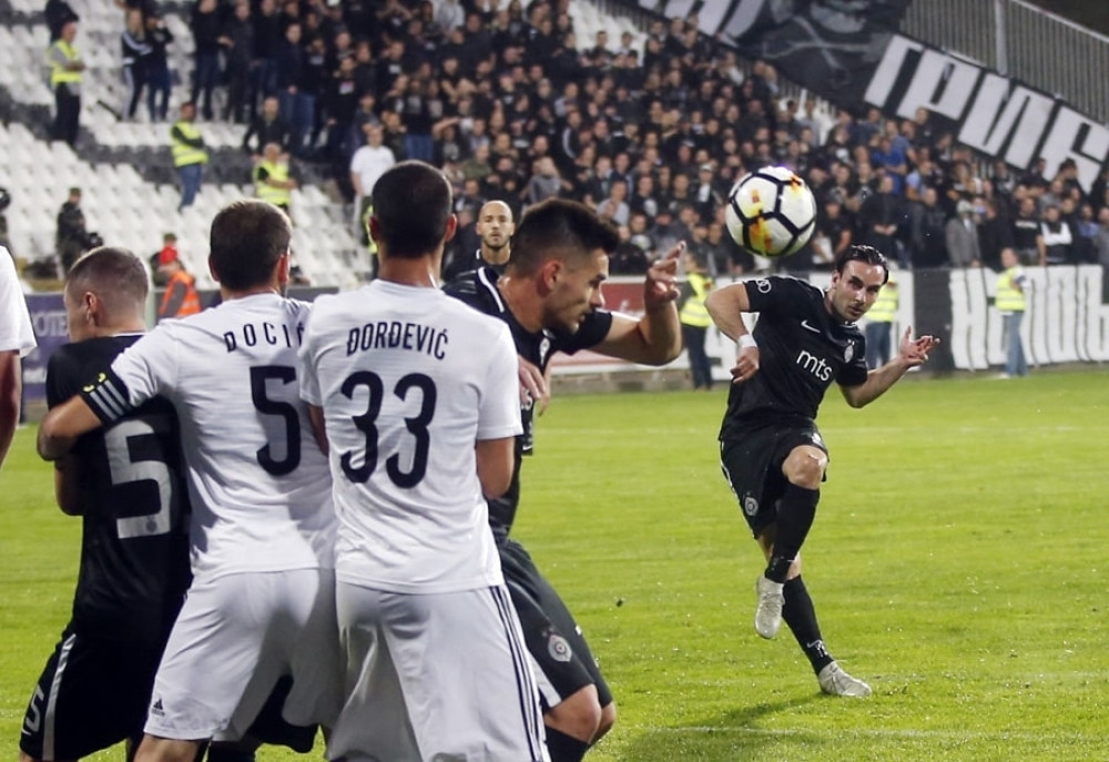 Mudrinski heroj Čukaričkog! Crno-beli na kraju DA PEVAJU I SA BODOM! (VIDEO)