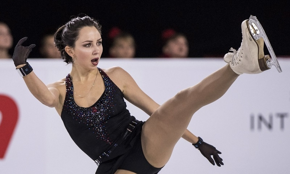 Ruska klizačica počela nastup u KOSTIMU STJUARDESE, a završila ga u BRUSU! Samo da znate IMA ŠTA DA POKAŽE! (VIDEO + FOTO)