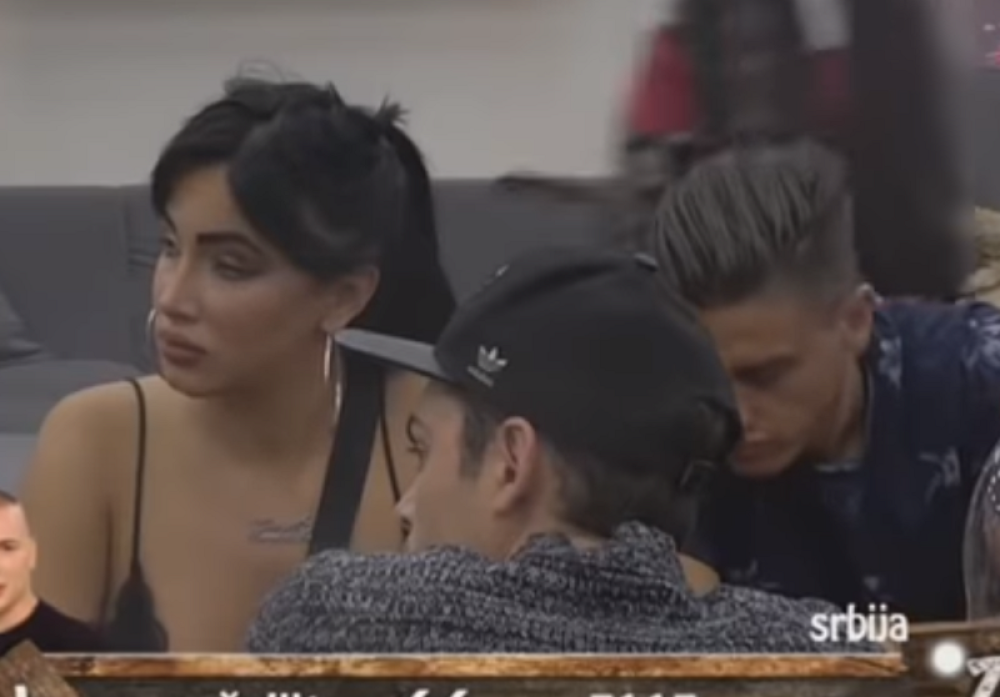 Iskoristio sam priliku dok se Aleksandra šminkala!