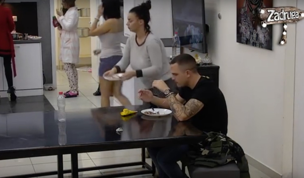 Zadrugar pokrao cimere, nosi njihove gaće!