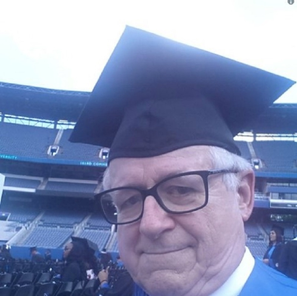 Uspeo da završi fakultet posle pola veka studiranja!