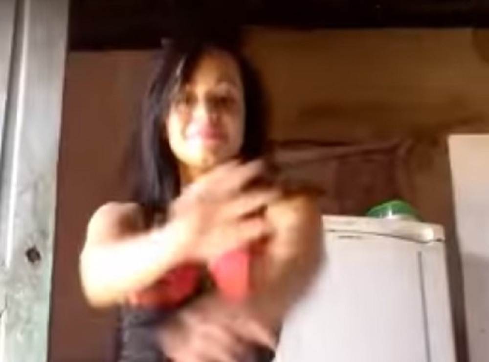 Kad Milena zatalasa gu*om, muškarcima ispadaju oči, a niko ni ne sumnja da se iza toga krije teška životna priča (VIDEO 18+)