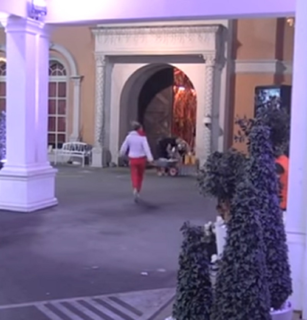 JEDVA SMO ČEKALI DA ODEŠ, NE VRAĆAJ SE KUĆI! Zadrugarka se čula sa porodicom, ne prestaje da plače!