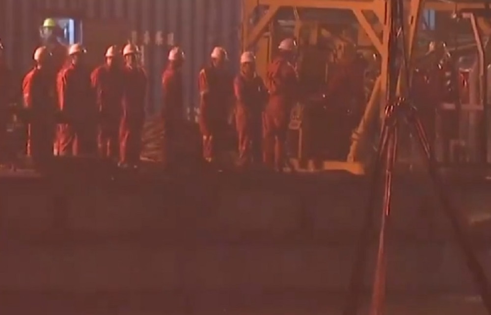 Žena udarila vozača, on joj uzvratio, autobus sleteo u reku! (VIDEO)