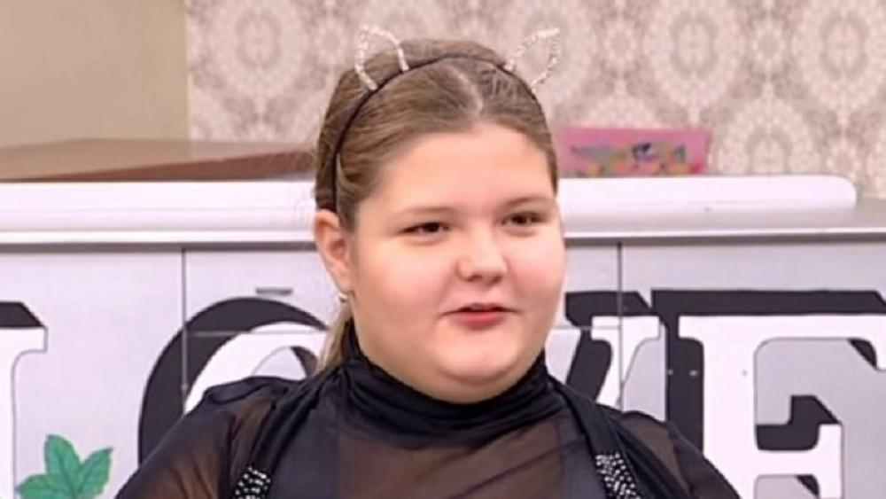 Anđela je 3 godine u kolicima, a sada je napisala pesmu o Vučiću! Zbog njenih reči zastaće vam knedla u grlu (VIDEO)