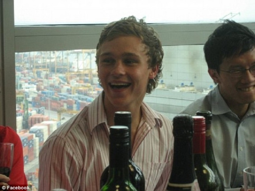 Zbog opklade je progutao puža, a onda je usledilo osam godina pakla! Njegove poslednje reči upućene majci slamaju srce!