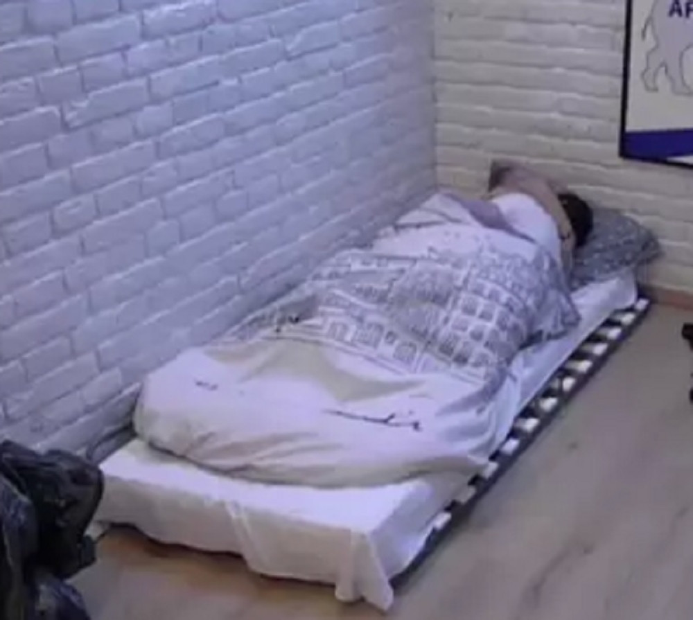 KASNI JOJ MENSTRUACIJA TRI MESECA Hitno tražila da ide kod ginekologa, trudnoća na pomolu! Ko je od njih dvojice otac?!