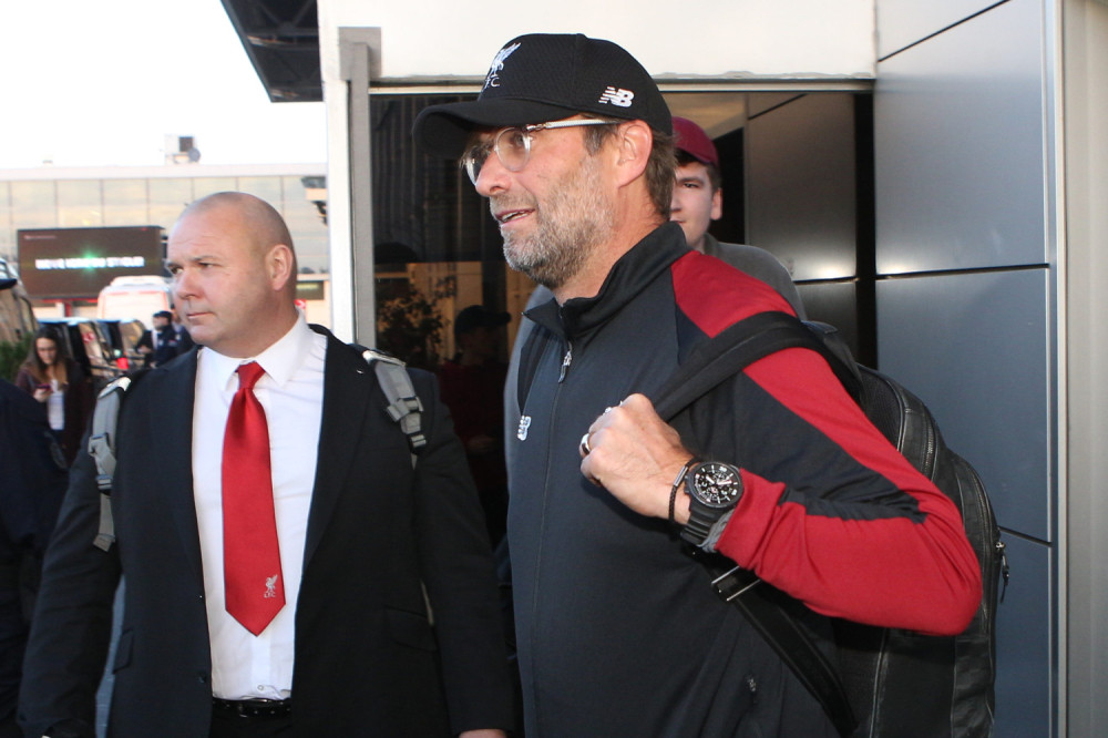 Na aerodromu ludnica KLOP I SALAH NE VERUJU, pogledajte kakav doček su im priredili NAVIJAČI IZ SRBIJE! (FOTO)