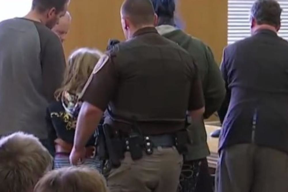 Devojčica (10) skakala bez prestanka po bebi sve dok je nije ubila!