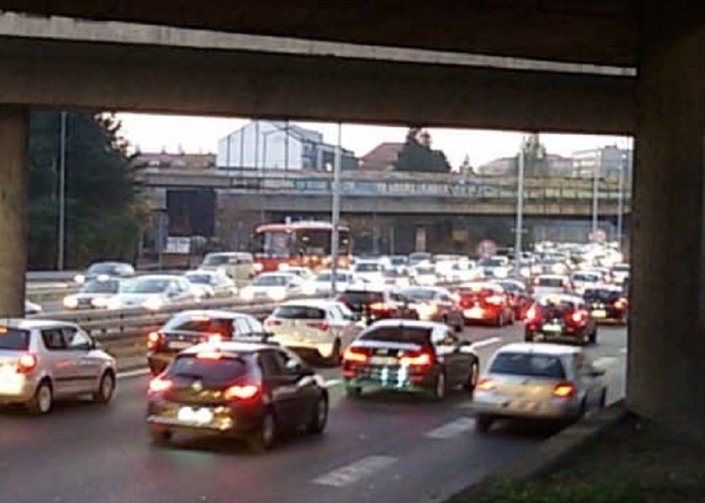 Auto-put blokiran, kolone se ne pomeraju, izbegavajte ove saobraćajnice!