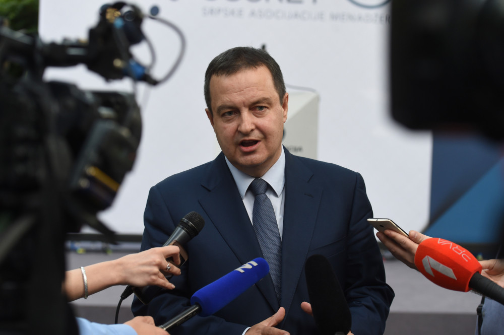 Dačić oštro osudio Bastaća zbog upada u redakciju "Alo!":To pokazuje kako opozicija shvata SLOBODU MEDIJA!