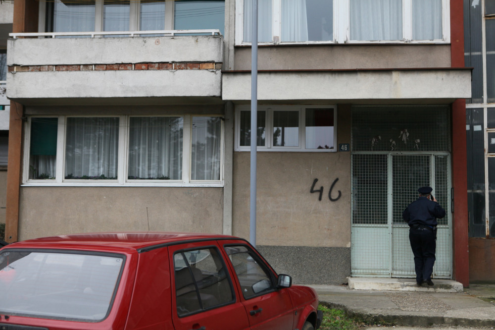 Deda je unuku (11) rekao da pospremi sobi, a on je onda uzeo pištolj, ubio baku, pa izvršio samoubistvo!