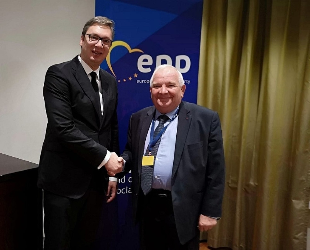 Sastao se sa šefom Evropske narodne stranke i dobio aplauz za pamćenje!