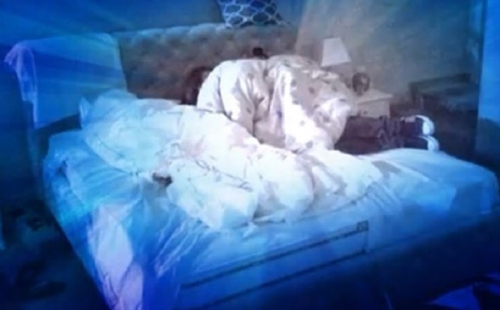 ŠOK U ZADRUZI! MIKI I MOSKVA POD JORGANOM Posle ovog snimka neće moći da se opravdaju!