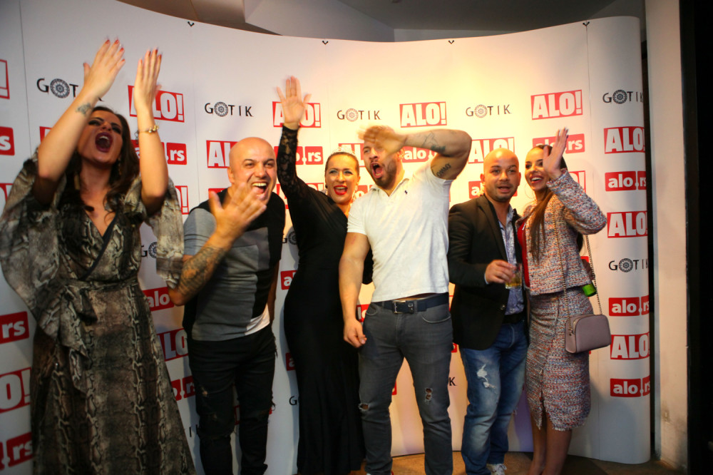 5 žena napraviće pometnju u vili! Večeras specijalan ulazak PORODICE!