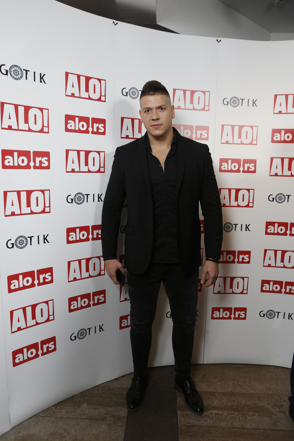 ČITAVA ESTRADA BILA NA ALO! ŽURKI: Pogledajte kako su se poznati skockali sinoć (FOTO)