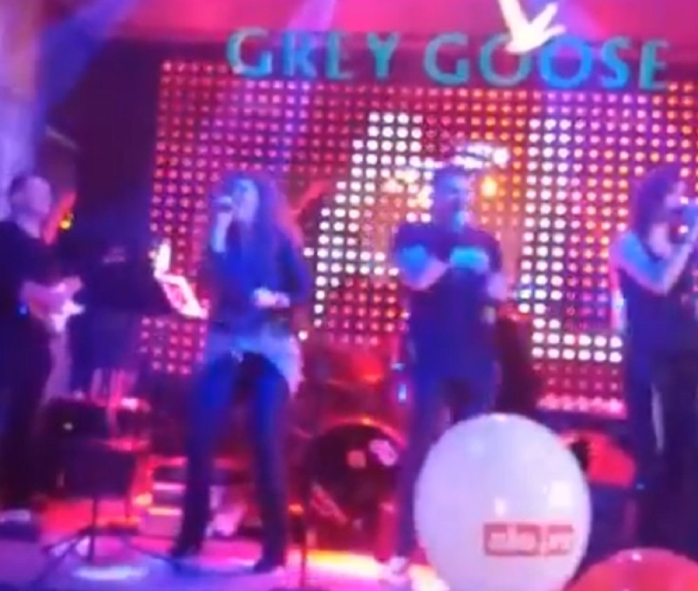 Otpevala pesmu "Bato", naježila sve prisutne! Ovo morate da čujete