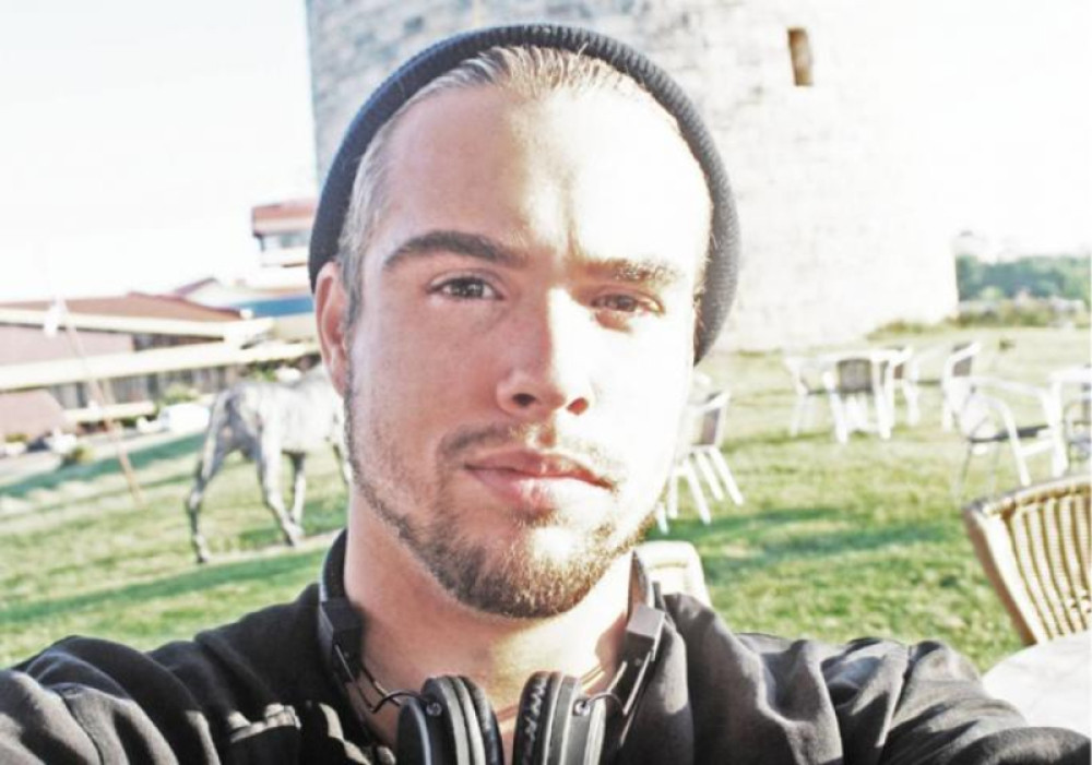 Bacili su na njega kletvu i otišao je kod vračare. Iz stomaka mu je izvukla konjsku dlaku, a onda je ispovraćao nezamislivo