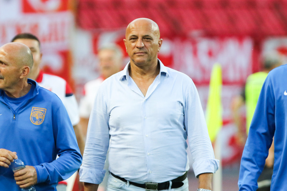 Antić psovao stjuardese i putnike, policija ga odvela i izbacila iz aviona!