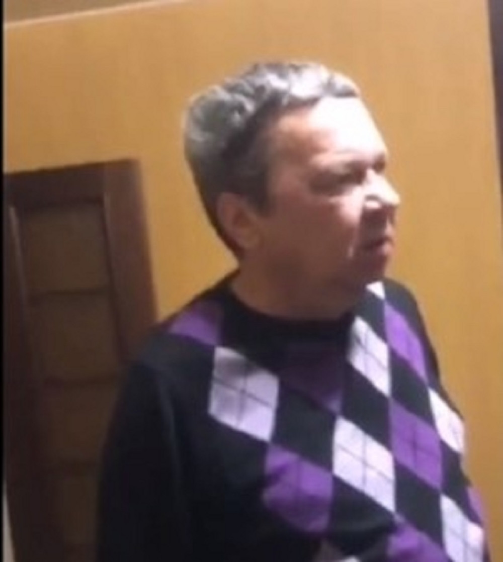 Uhvatio ženu i rođenog brata (64) u krevetu! Pukao mu je film, usledio je horor! (VIDEO 18+)