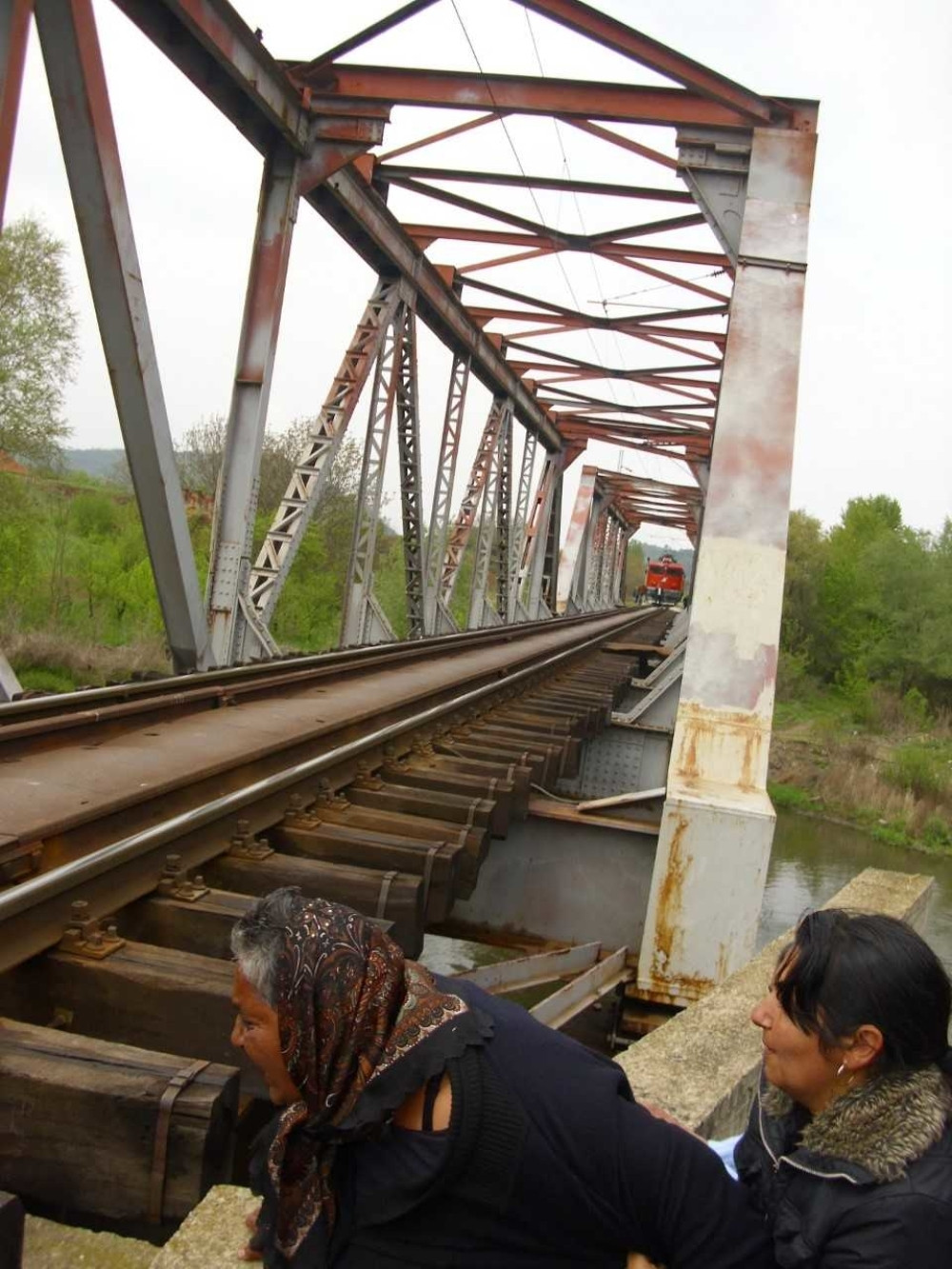 Penzioner se bacio pod voz!