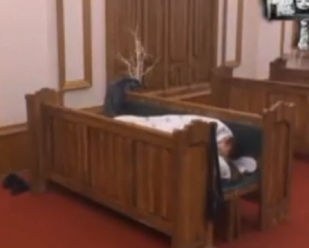 SE*S U SUDNICI: Mislili da ih niko ne vidi, pa naskočili jedno na drugo - ZAR I ONI?! (18+)